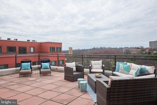 property at 1011 Arlington Blvd