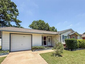 1915 Ridgewood St in Irving, TX - Building Photo - Building Photo
