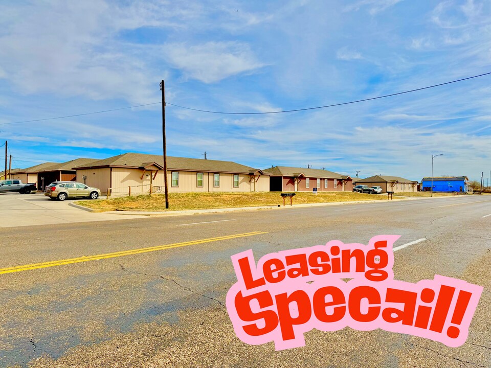 2111 E Broadway in Lubbock, TX - Building Photo