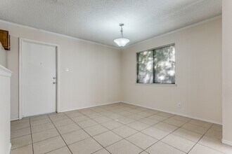 5722 Larkdale Dr in San Antonio, TX - Building Photo - Building Photo