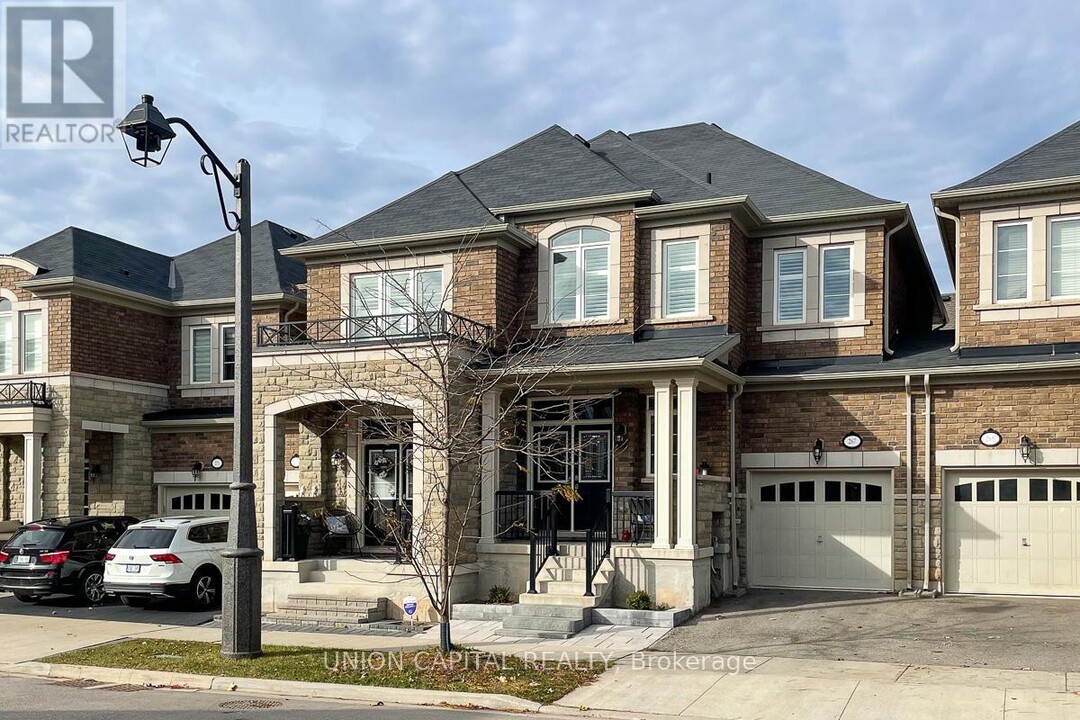 267 Sarah Cline Dr in Oakville, ON - Building Photo