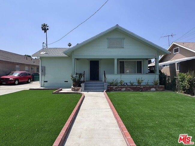 property at 319 N Rowan Ave