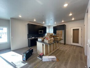 7404 N Paw St in Wasilla, AK - Building Photo - Building Photo