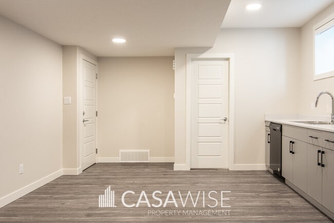 570 Kleins Cres in Leduc, AB - Building Photo - Building Photo