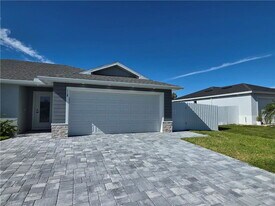 118 NW 1st Pl in Cape Coral, FL - Building Photo