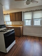 96 Central St, Unit SecondFloor in Hudson, MA - Foto de edificio - Building Photo