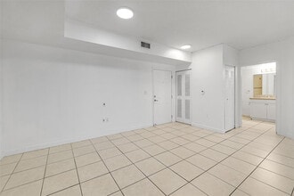 1 Glen Royal Pkwy in Miami, FL - Building Photo - Building Photo