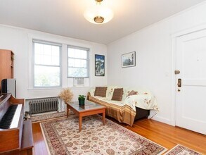 183 Kent St, Unit 6 in Brookline, MA - Foto de edificio - Building Photo