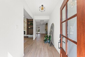 322 N Wilcrest Dr in Houston, TX - Building Photo - Building Photo