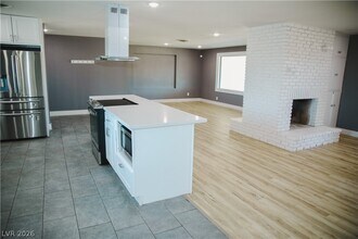 2580 E Hacienda Ave in Las Vegas, NV - Building Photo - Building Photo