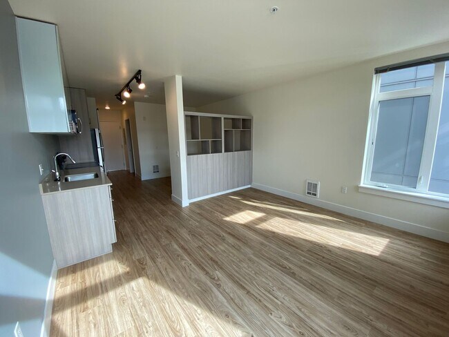The Local 422 Apartments in Seattle, WA - Building Photo - Building Photo