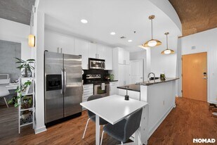 943 Peachtree St NE in Atlanta, GA - Building Photo