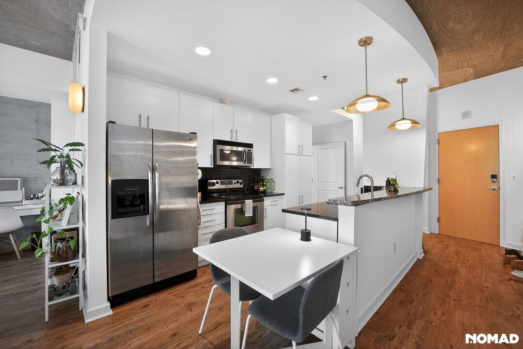 943 Peachtree St NE in Atlanta, GA - Building Photo