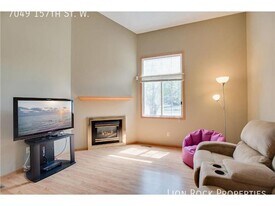 7049 157th St W in Apple Valley, MN - Building Photo