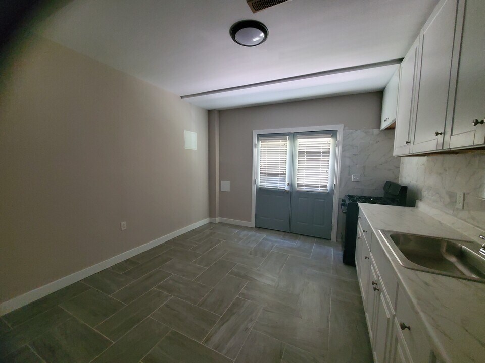 455 Emerald Lake Dr in Fayetteville, GA - Building Photo