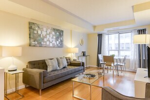 192 Adelaide St W in Toronto, ON - Building Photo