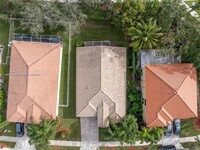 4028 Sapphire Cove in Weston, FL - Foto de edificio - Building Photo