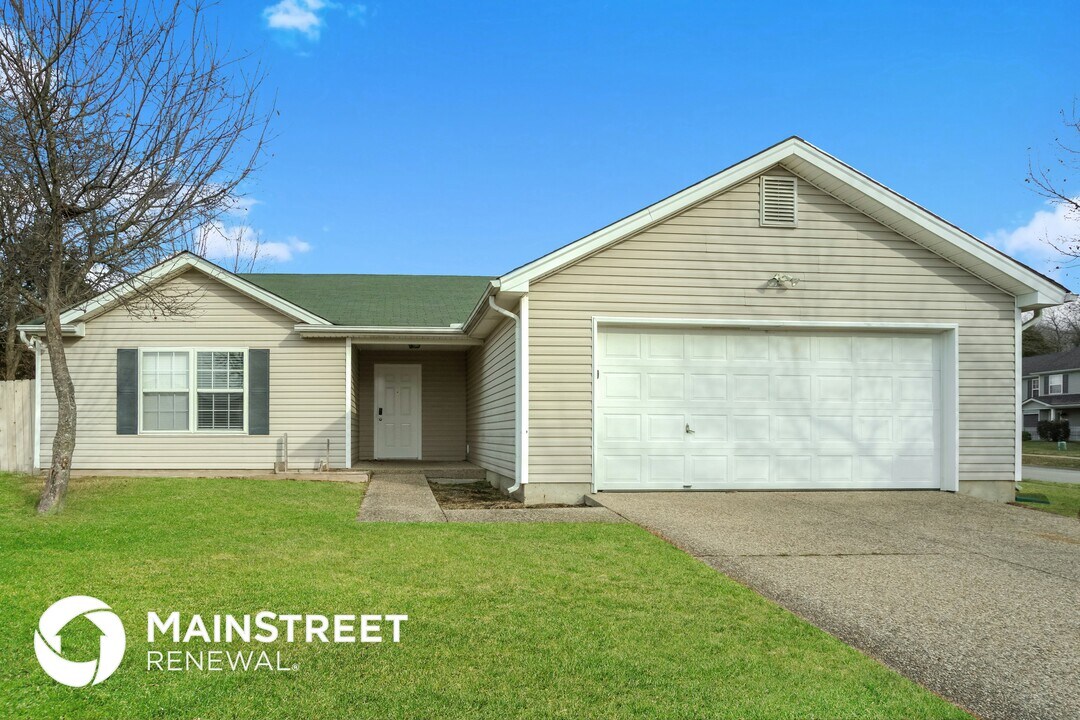 6623 Timberbend Dr in Louisville, KY - Foto de edificio