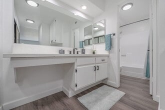 The Resort at Encinitas in Encinitas, CA - Foto de edificio - Building Photo