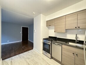 6705 N California Ave in Chicago, IL - Building Photo - Building Photo
