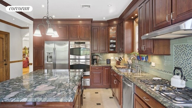 6039 Huxley Ave in Bronx, NY - Foto de edificio - Building Photo