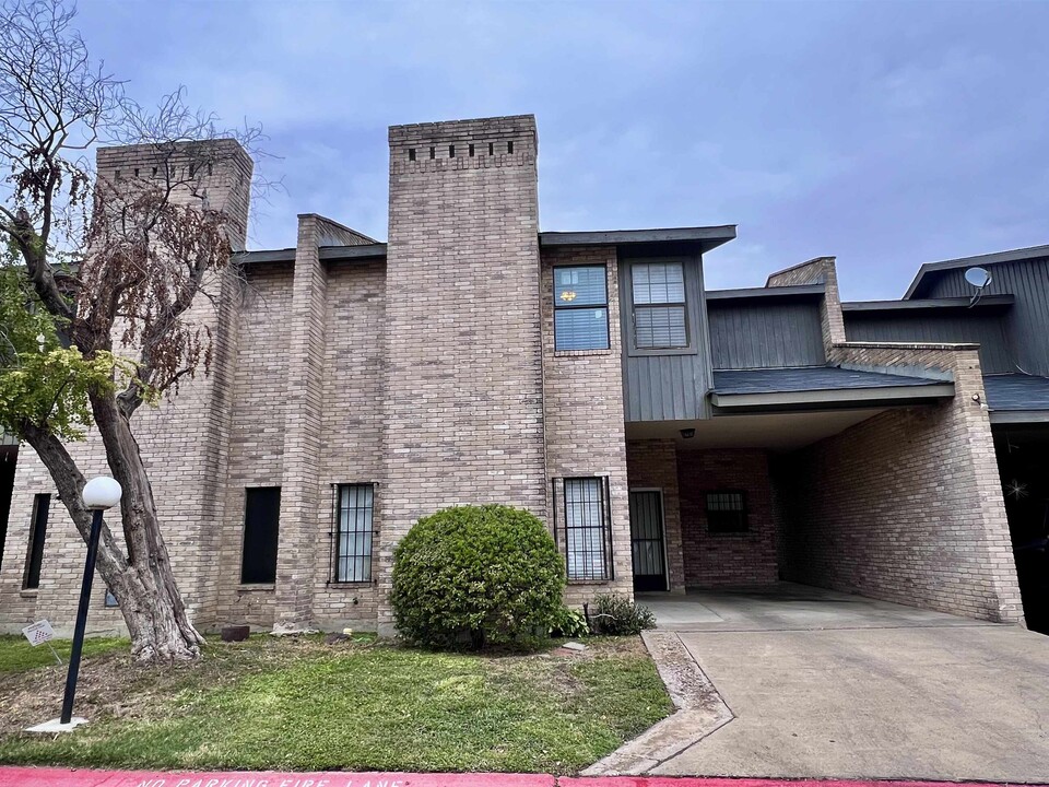 2600 E San Jose St in Laredo, TX - Building Photo