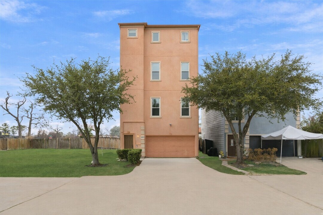 408 Eichwurzel Ln in Houston, TX - Building Photo