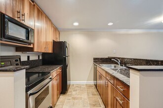 17 Etruria in Seattle, WA - Building Photo - Building Photo