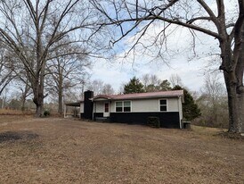 333 Corinth Rd in La Fayette, GA - Building Photo