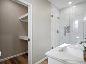 1006 Center St in San Antonio, TX - Building Photo - Building Photo