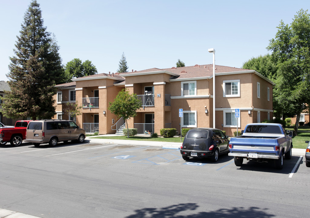 Sycamore Walk in Bakersfield, CA - Building Photo