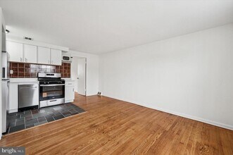 409 Naomi St in Philadelphia, PA - Building Photo - Building Photo