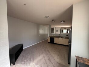 1480 Broadway, Unit 2307 in San Diego, CA - Foto de edificio - Building Photo
