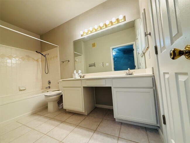 property at 2100 Pipers Field Dr