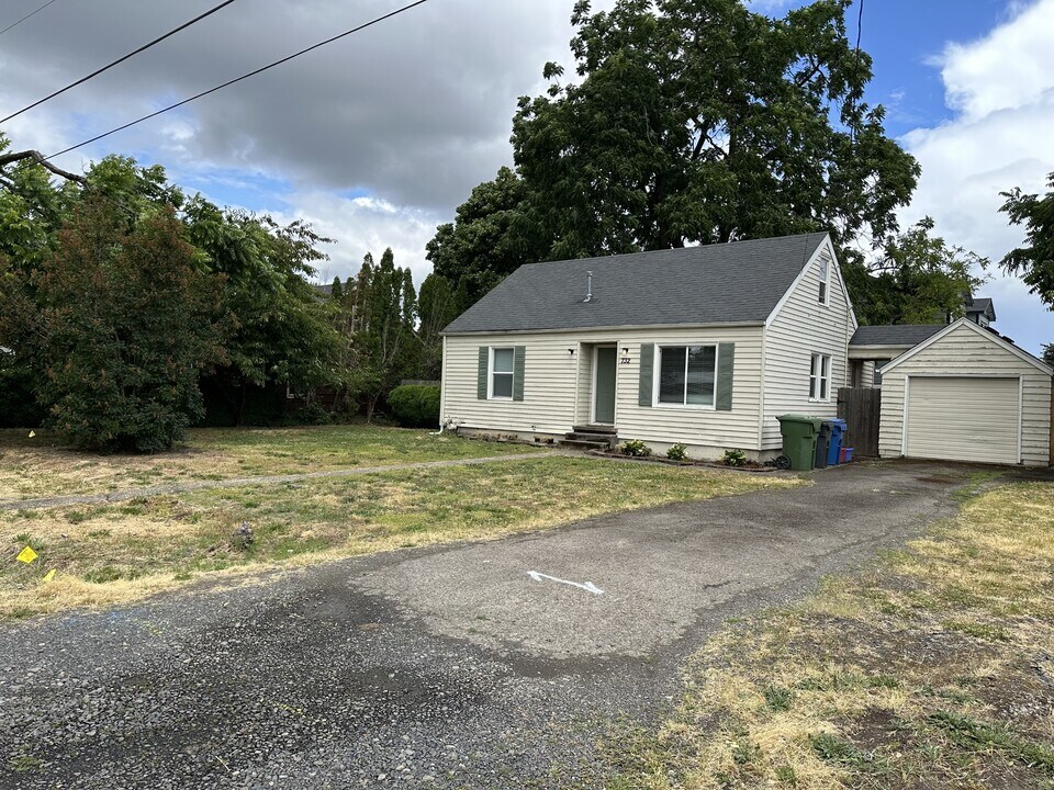 732 Bieber Ave NE in Salem, OR - Building Photo