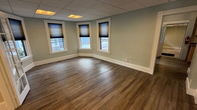 36 Wakefield St in Rochester, NH - Foto de edificio - Building Photo