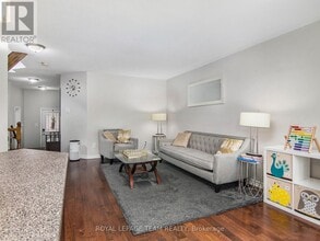 330 Forestbrook St in Ottawa, ON - Building Photo - Building Photo