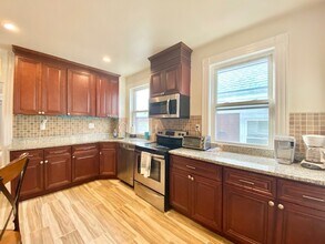 2 Parker Hill Ter, Unit 3 in Boston, MA - Foto de edificio - Building Photo