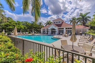 7837 Hawthorne Dr in Naples, FL - Building Photo - Building Photo