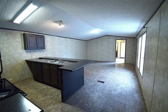6000 Spring Creek Pkwy in Malakoff, TX - Building Photo - Building Photo