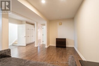 2400 Whaley Dr in Mississauga, ON - Building Photo - Building Photo