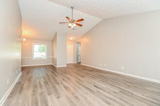 923 River Rock Dr in Woodstock, GA - Foto de edificio - Building Photo