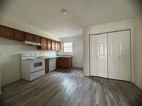 638 S Rogers Rd in Irving, TX - Building Photo - Building Photo
