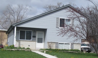 1498 Grove Ave in North Chicago, IL - Building Photo