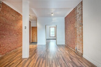17 De L'épée Av in Outremont, QC - Building Photo - Building Photo