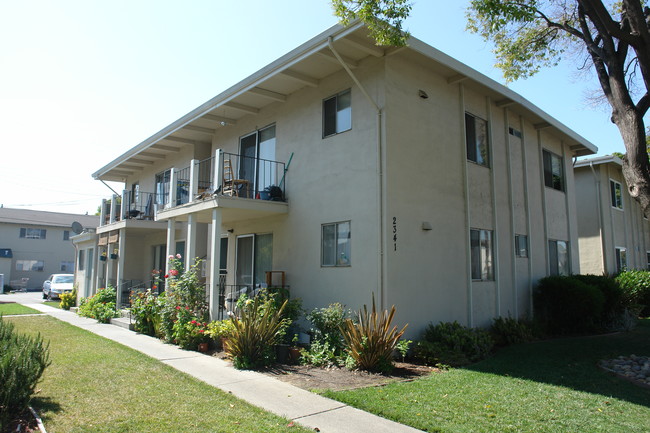 2341 William Dr in Santa Clara, CA - Foto de edificio - Building Photo