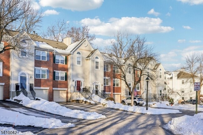 1075 Ash Dr in Mahwah, NJ - Building Photo - Building Photo