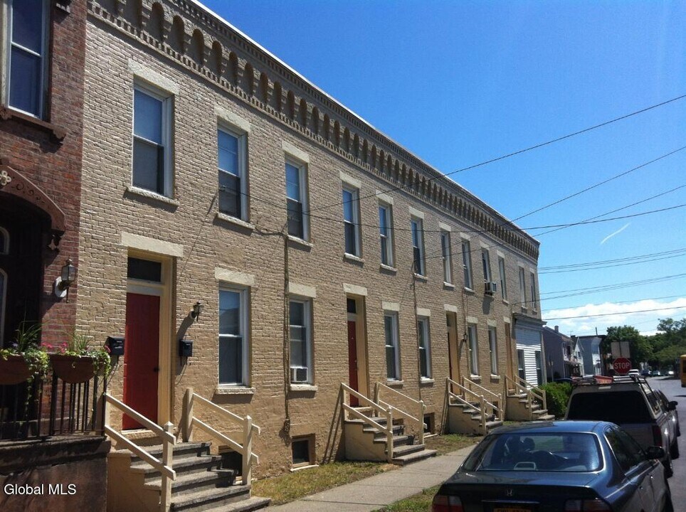 509 23rd St in Watervliet, NY - Building Photo
