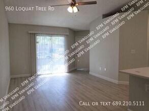 960 Loquat Tree Rd in Orlando, FL - Foto de edificio - Building Photo