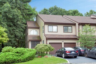 30 The Glen in Glen Head, NY - Building Photo - Building Photo
